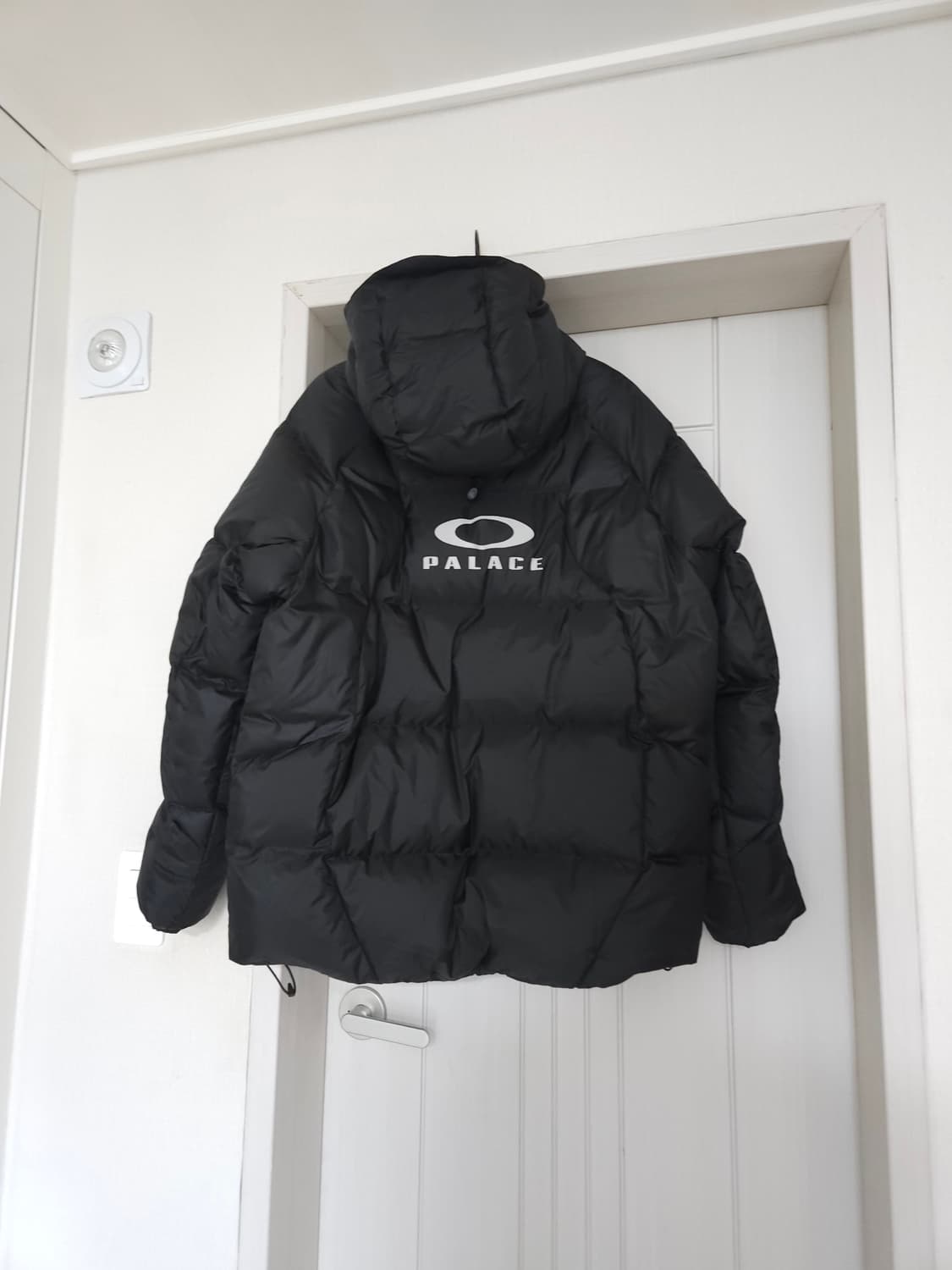 [ L ]  팔라스 X 오클리 푸파 패딩 블랙 상품이미지9
