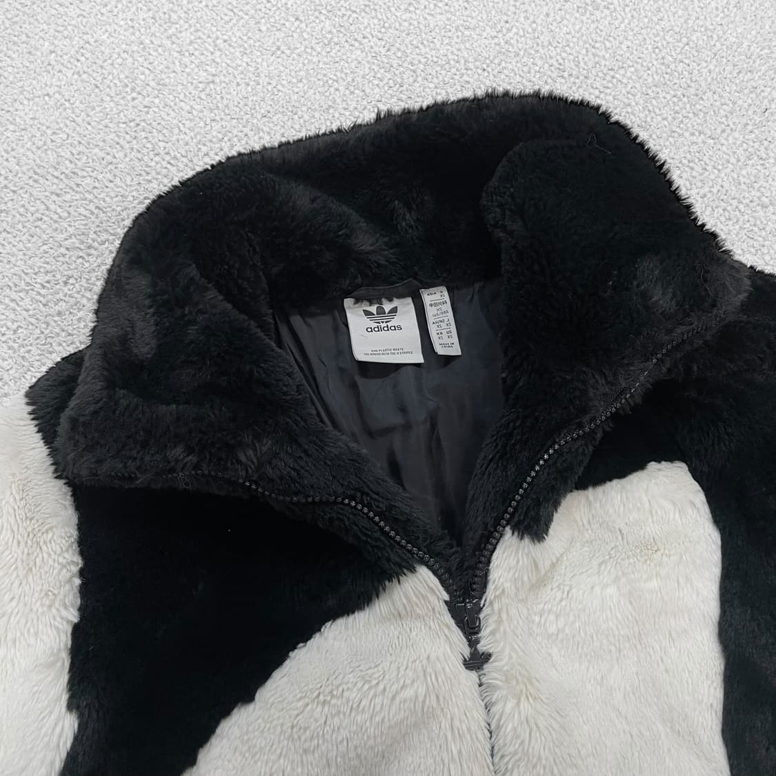 아디다스 트레포일 퍼 자켓 블랙 화이트 상품이미지3