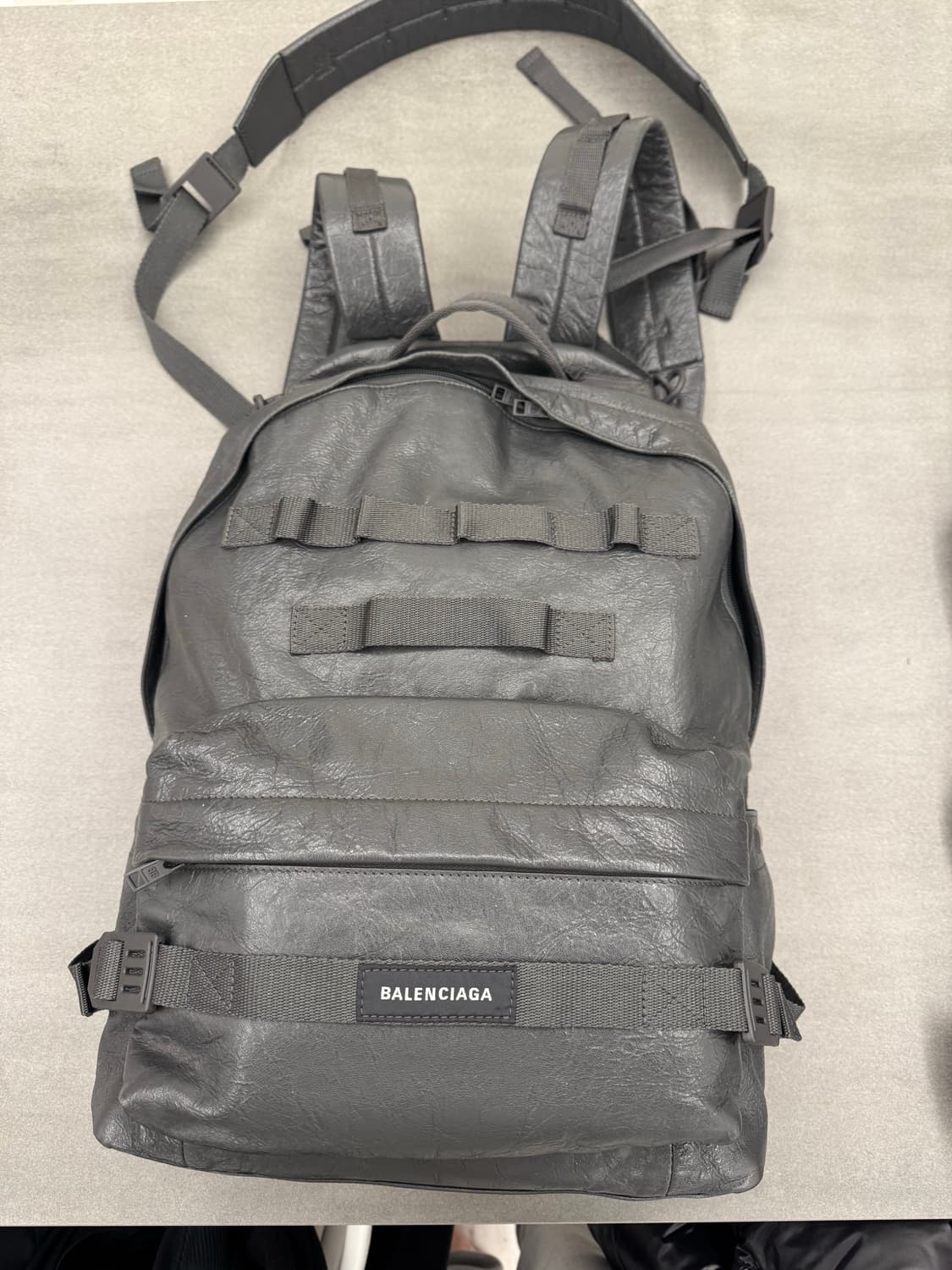 발렌시아가 아미 그레이 램스킨 백팩 상품이미지1