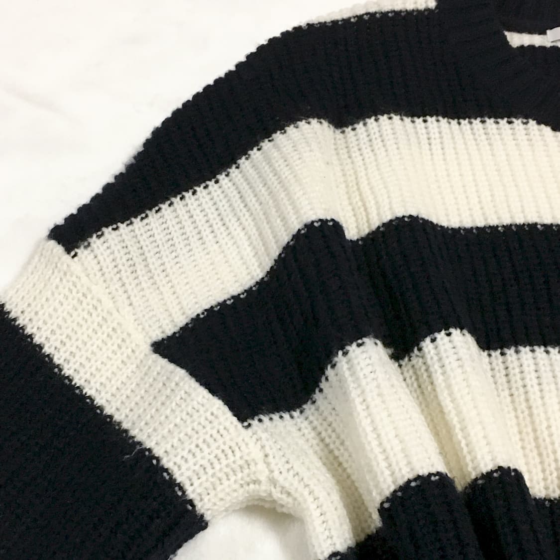 오버핏 스트라이프 니트 오네갸루 상품이미지3