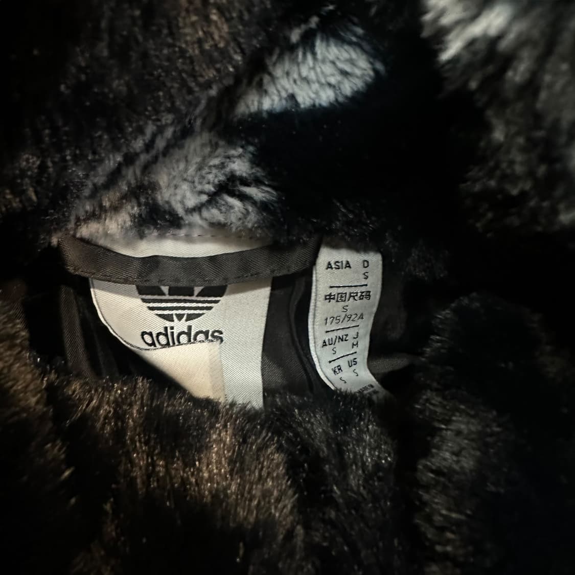 아디다스 모노그래 퍼 자켓 상품이미지4