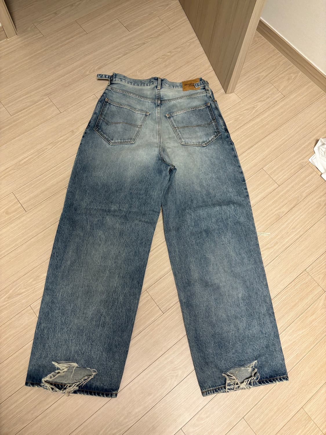 발렌시아가 23fw 슈퍼 라지 배기팬츠 xs 상품이미지2