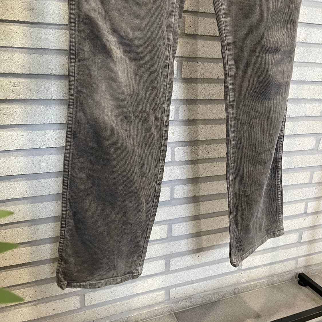 Wrangler 랭글러 코듀로이 팬츠 일자펫 백 로고 디테일 그레이 상품이미지5