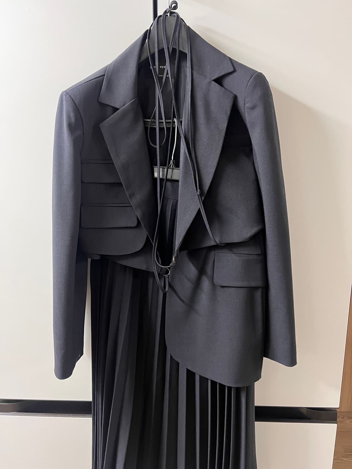 더에보니아이즈 투피스 셋업 네이비  상품이미지1