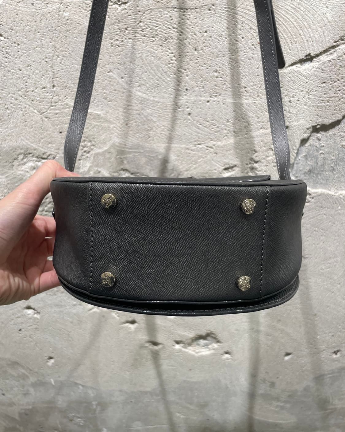 비비안 웨스트우드 사피아노 하프문 크로스백 상품이미지6