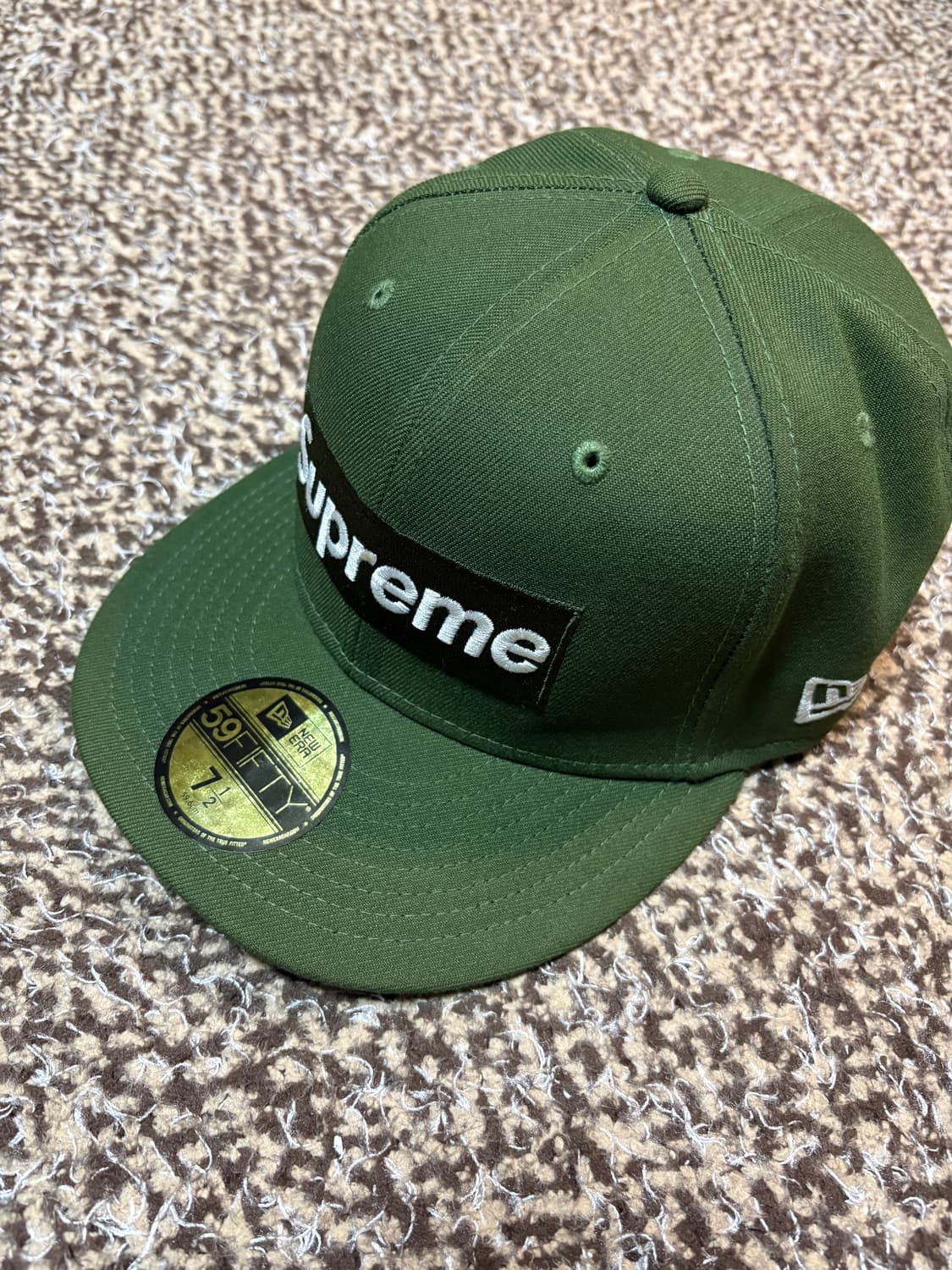슈프림 뉴에라 59FIFTY 그린치 올리브 상품이미지1