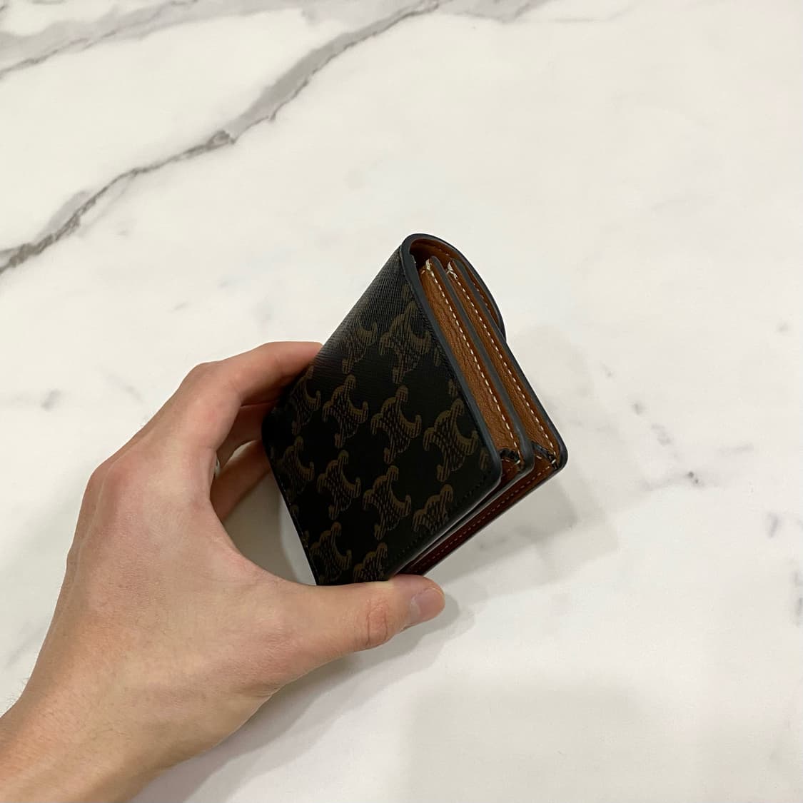 셀린느 비즈니스 카드지갑 반지갑 트리옹프 캔버스 램스킨 탄 상품이미지3