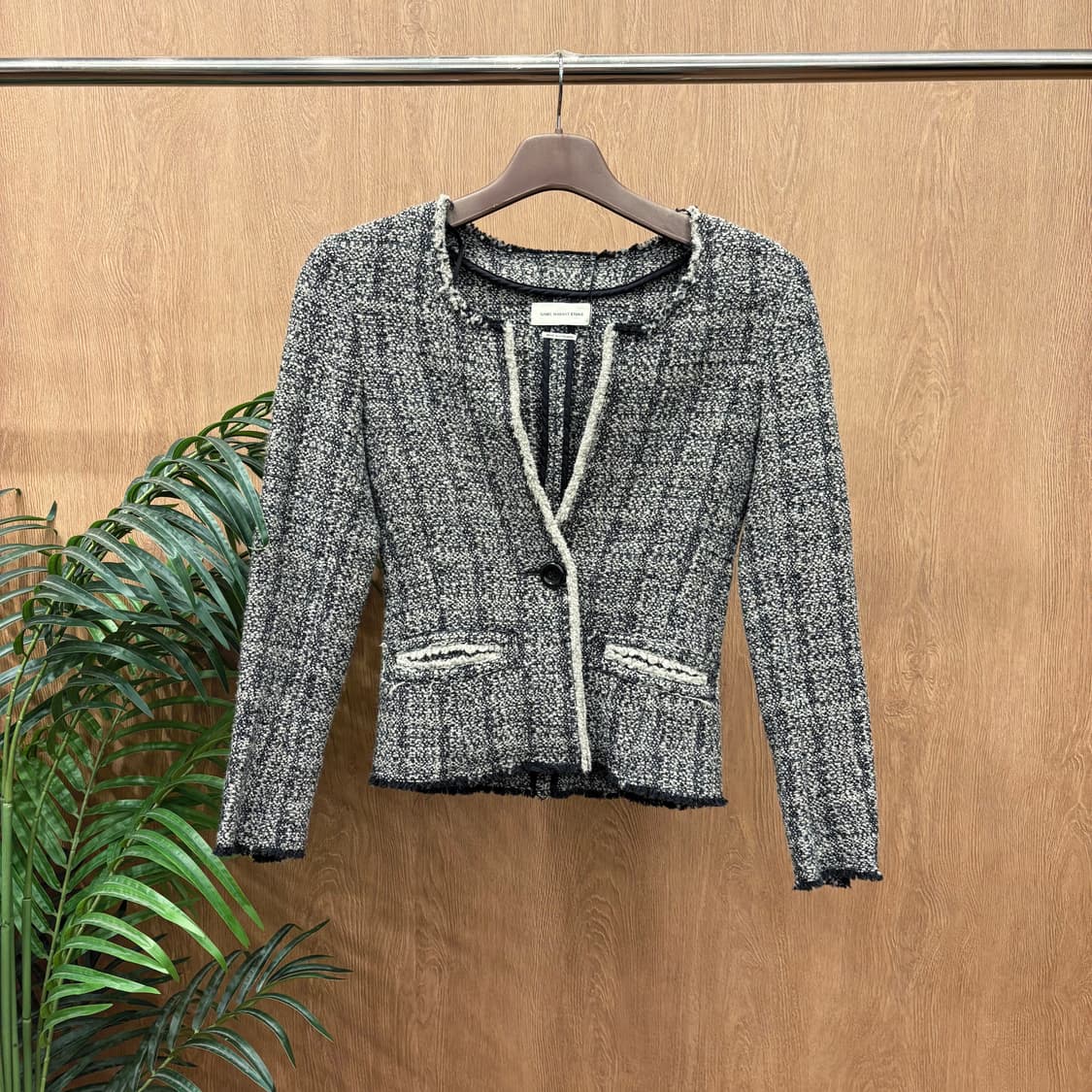 이자벨마랑 에뚜왈 브이넥 크롭 트위드 자켓 프린지 디테일 블랙 아이보리 상품이미지1