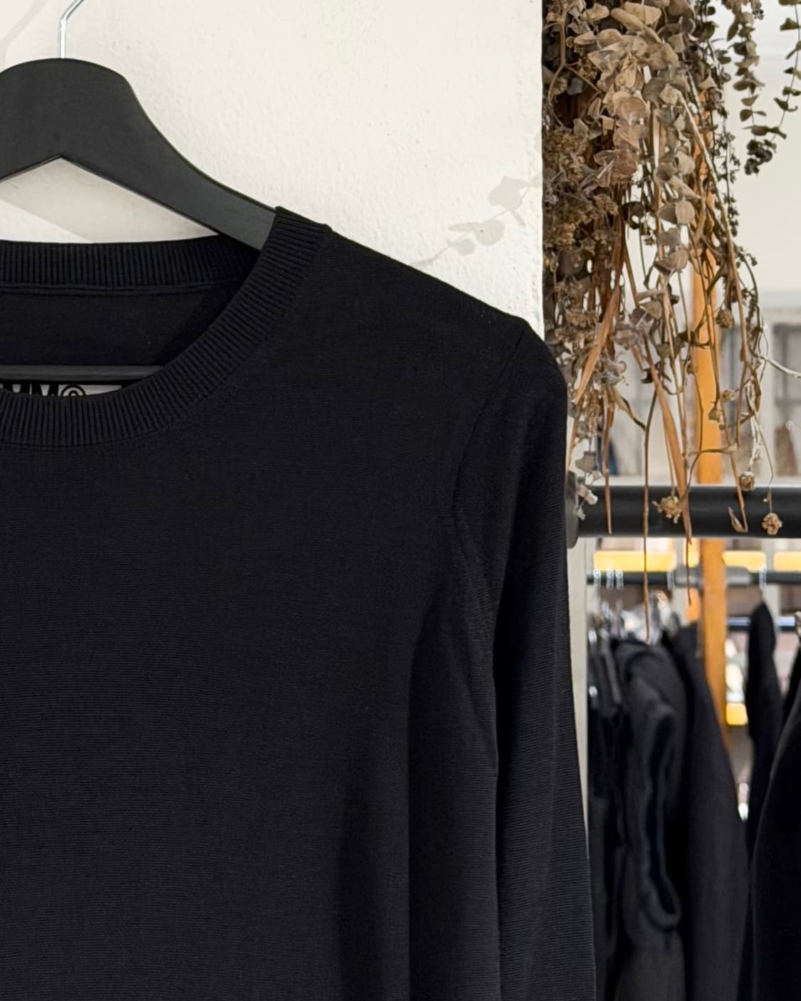 mm6 블랙 라운드 넥 롱 슬리브 니트 상품이미지3