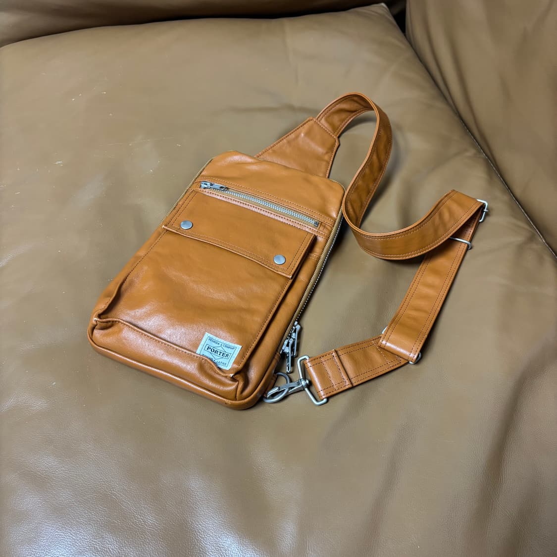 PORTER 포터 슬링백 가방 카멜 브라운 (Camel Brown) 상품이미지1