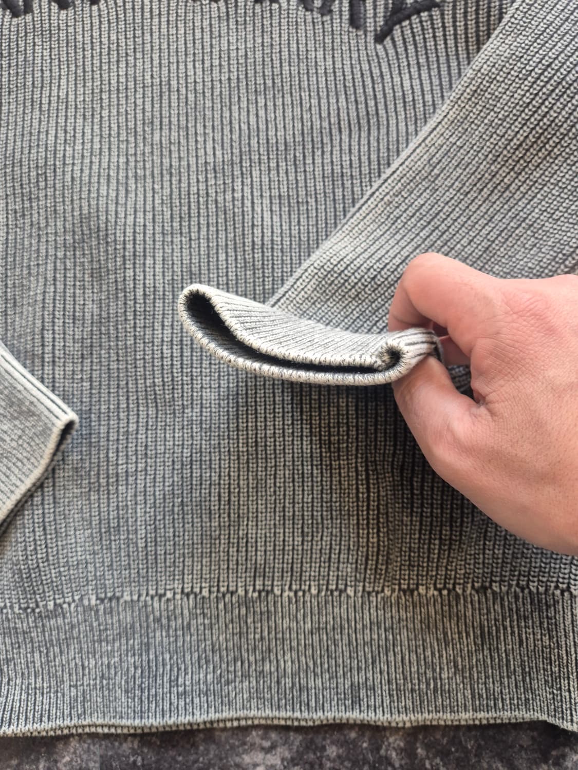 ZARA 워싱 텍스트 자수 스웨터 S  95(55 ) 상품이미지2