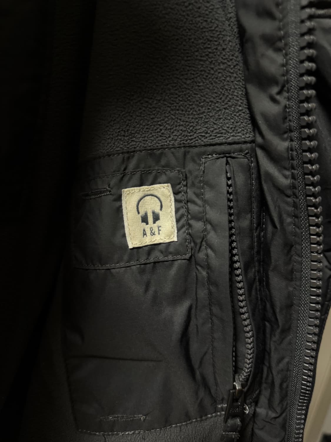 아베크롬비 네이비 숏 패딩 (S) 실 사이즈 95 상품이미지4