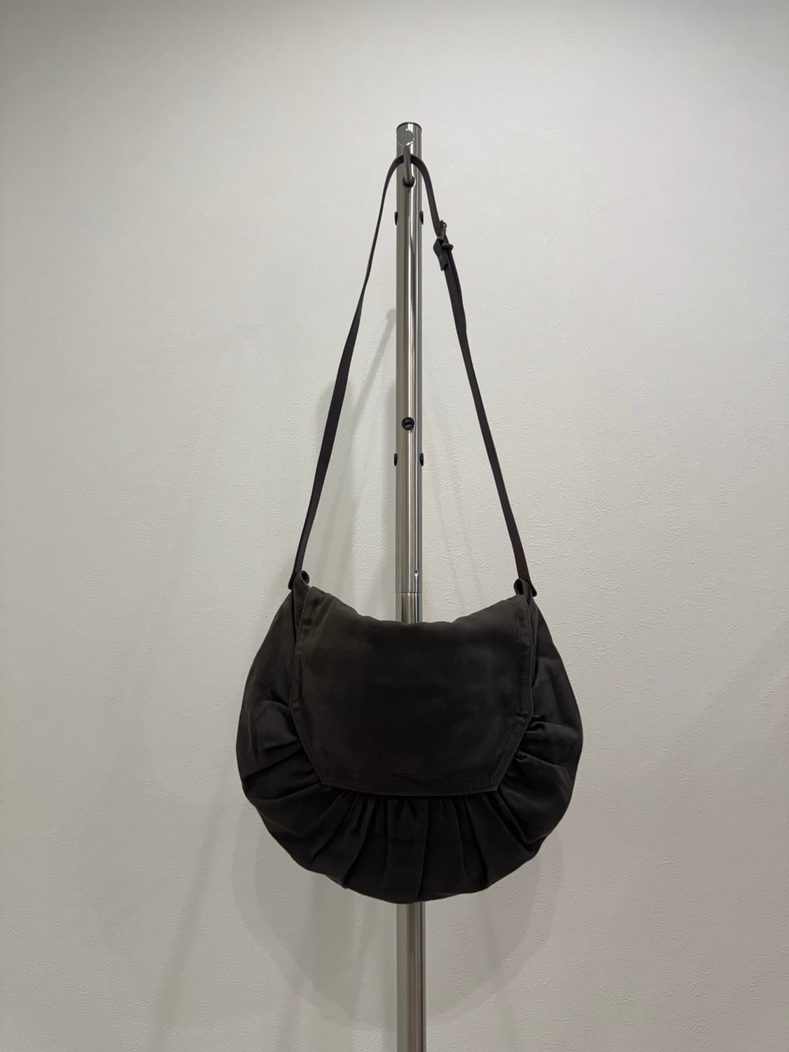 드리스반노튼 루나 폴드 숄더백 상품이미지8