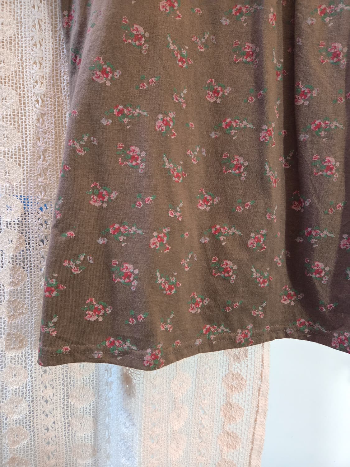 브라운 잔꽃 반팔 티셔츠 상품이미지3