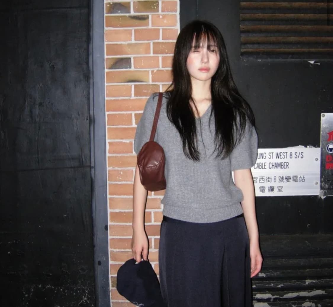 프릴리 브이넥 퍼프 반소매 니트  상품이미지1