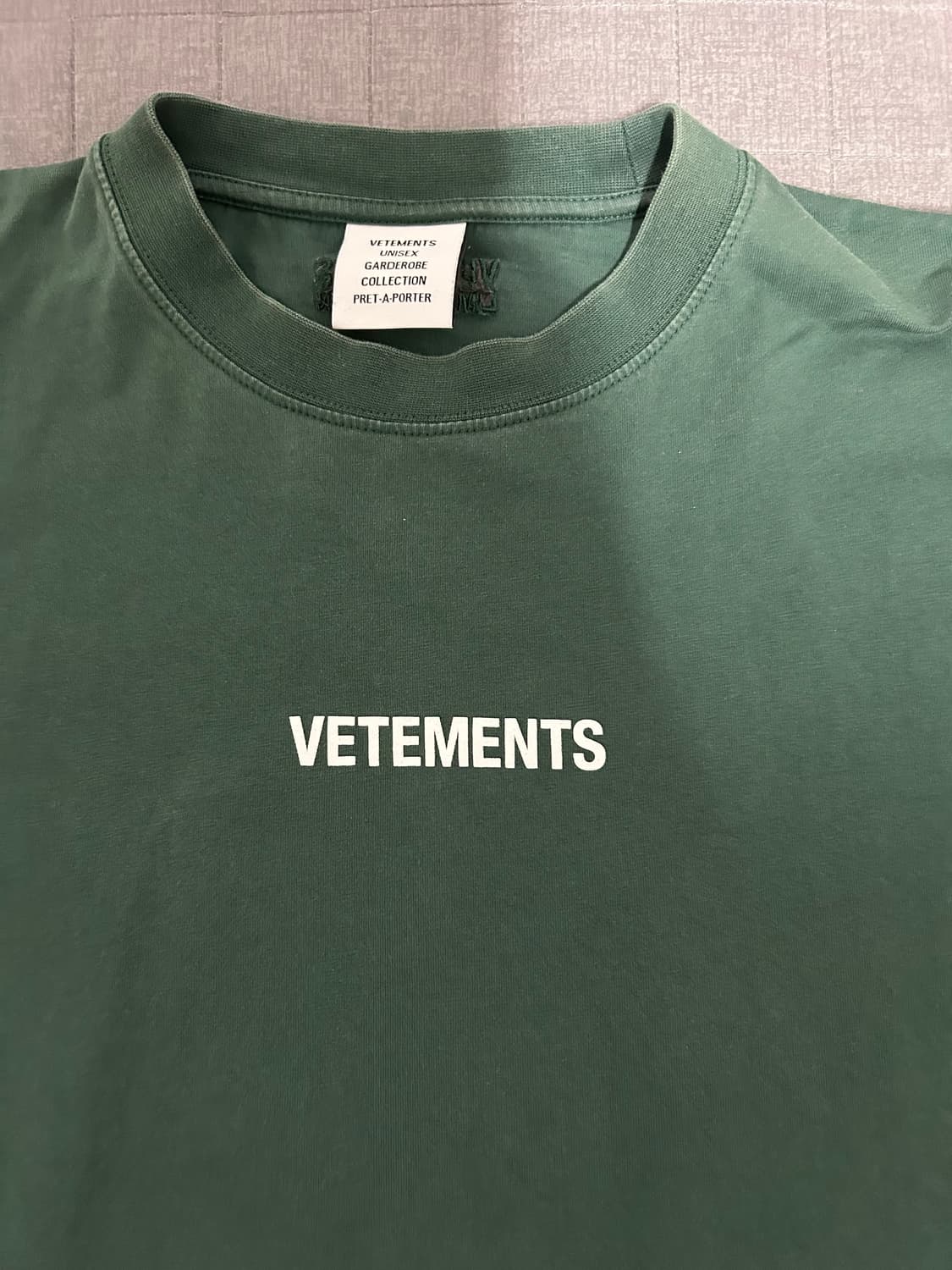 [M] 베트멍 로고 반팔 티셔츠 그린 상품이미지3