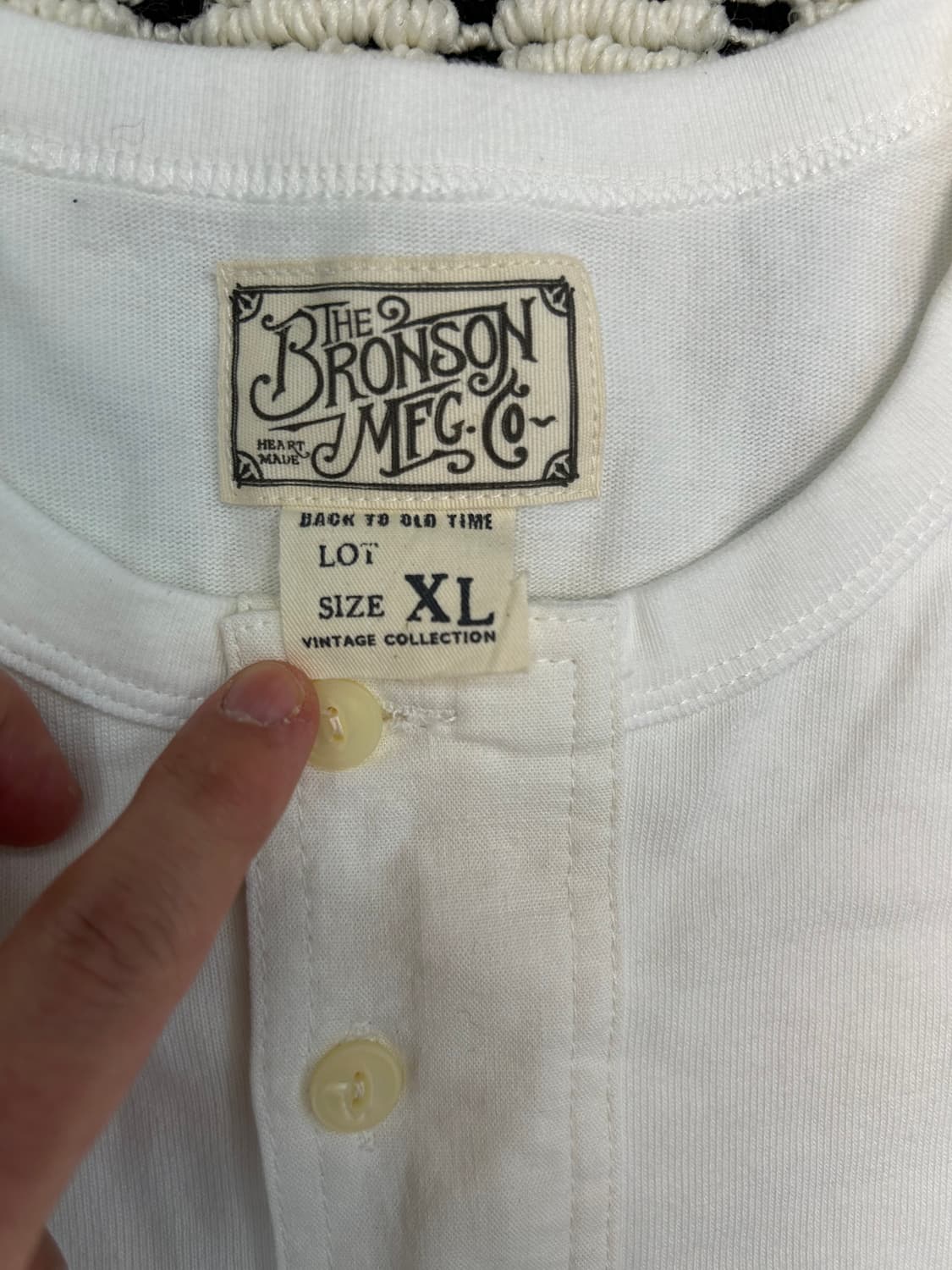 브론슨 코튼 헨리넥 화이트 반팔티셔츠 상품이미지3