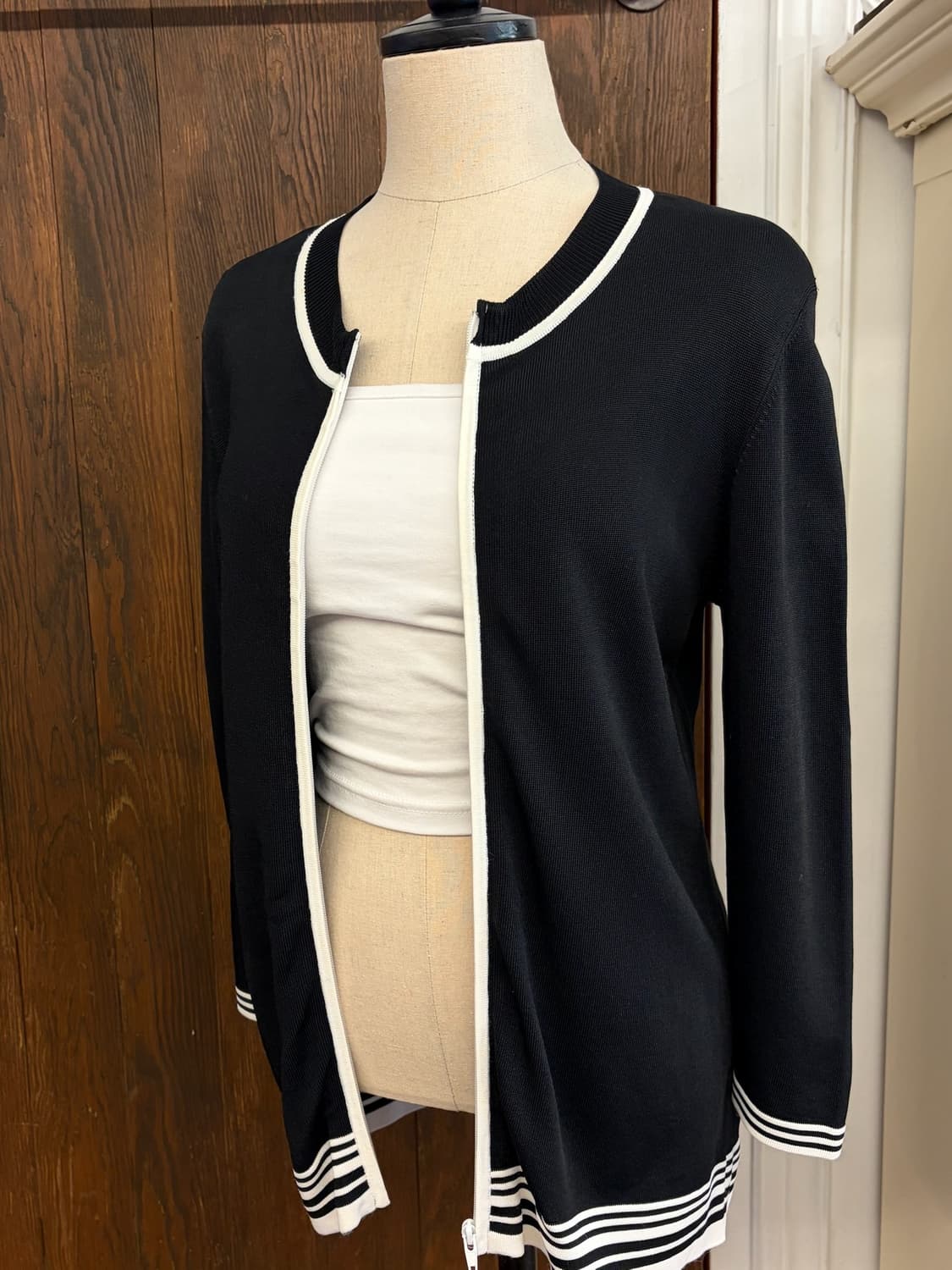 디케이엔와이 정품 블랙 니트집업 상품이미지2