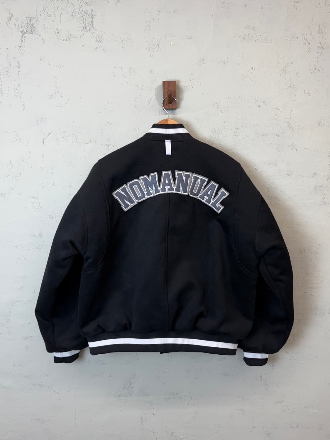 노매뉴얼 아치 로고 바시티 자켓 상품이미지2