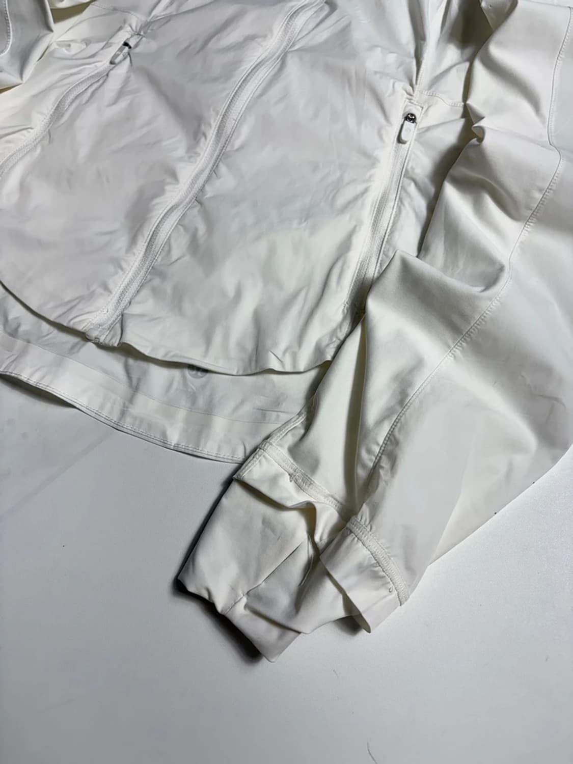 룰루레몬 Lululemon 화이트 러닝 바람막이 후드 자켓 R2038 상품이미지3