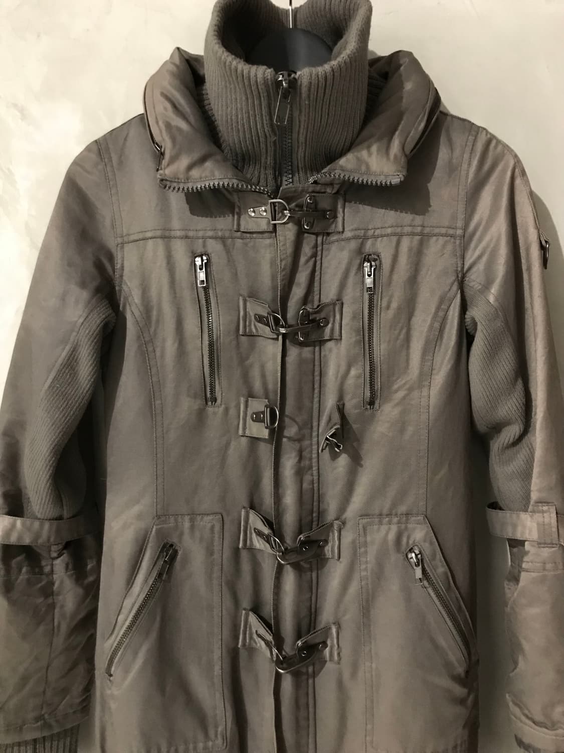 Lein bold buckle slim fit coated jumper 상품이미지4