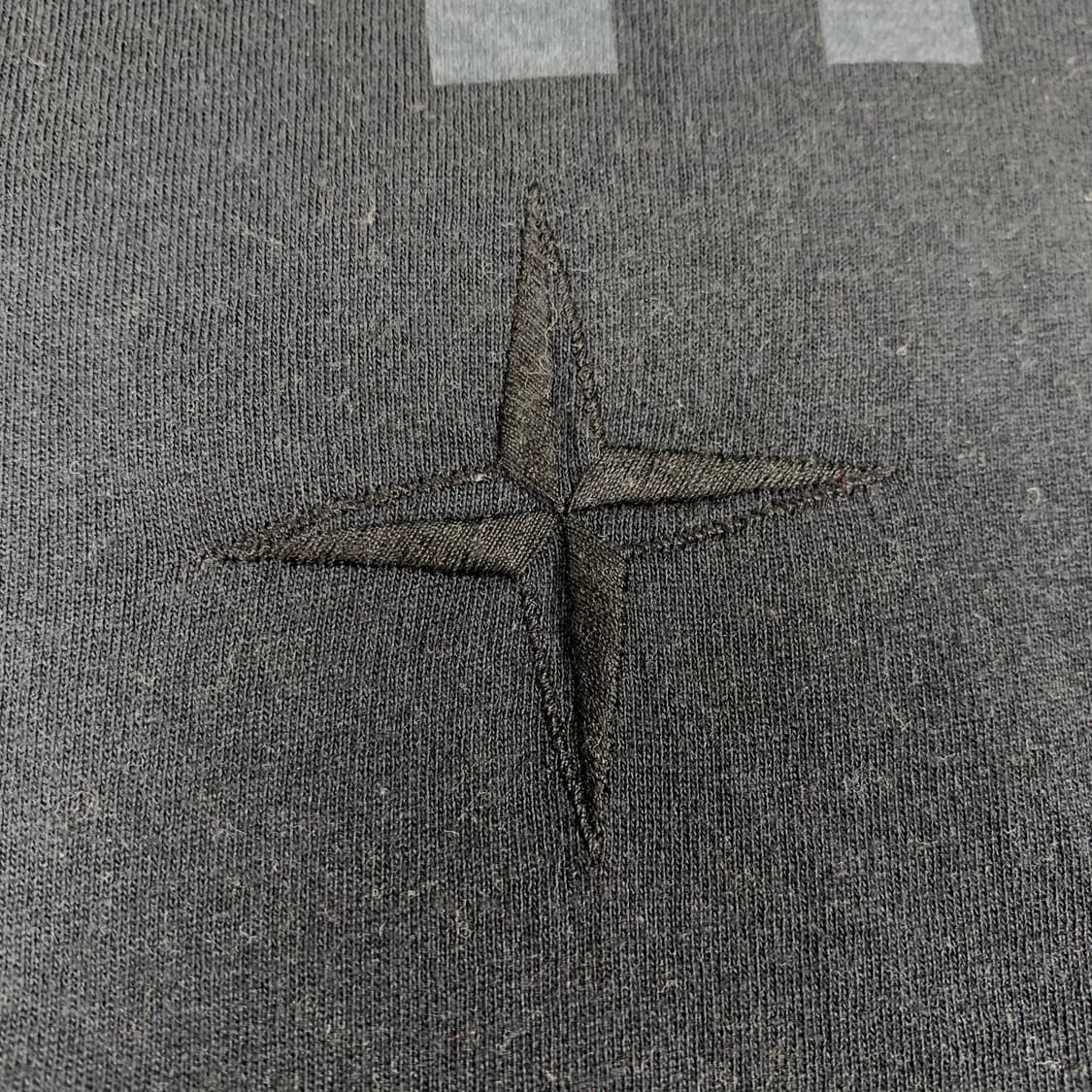 스톤아일랜드 자수로고 다크네이비 하프티 상품이미지3