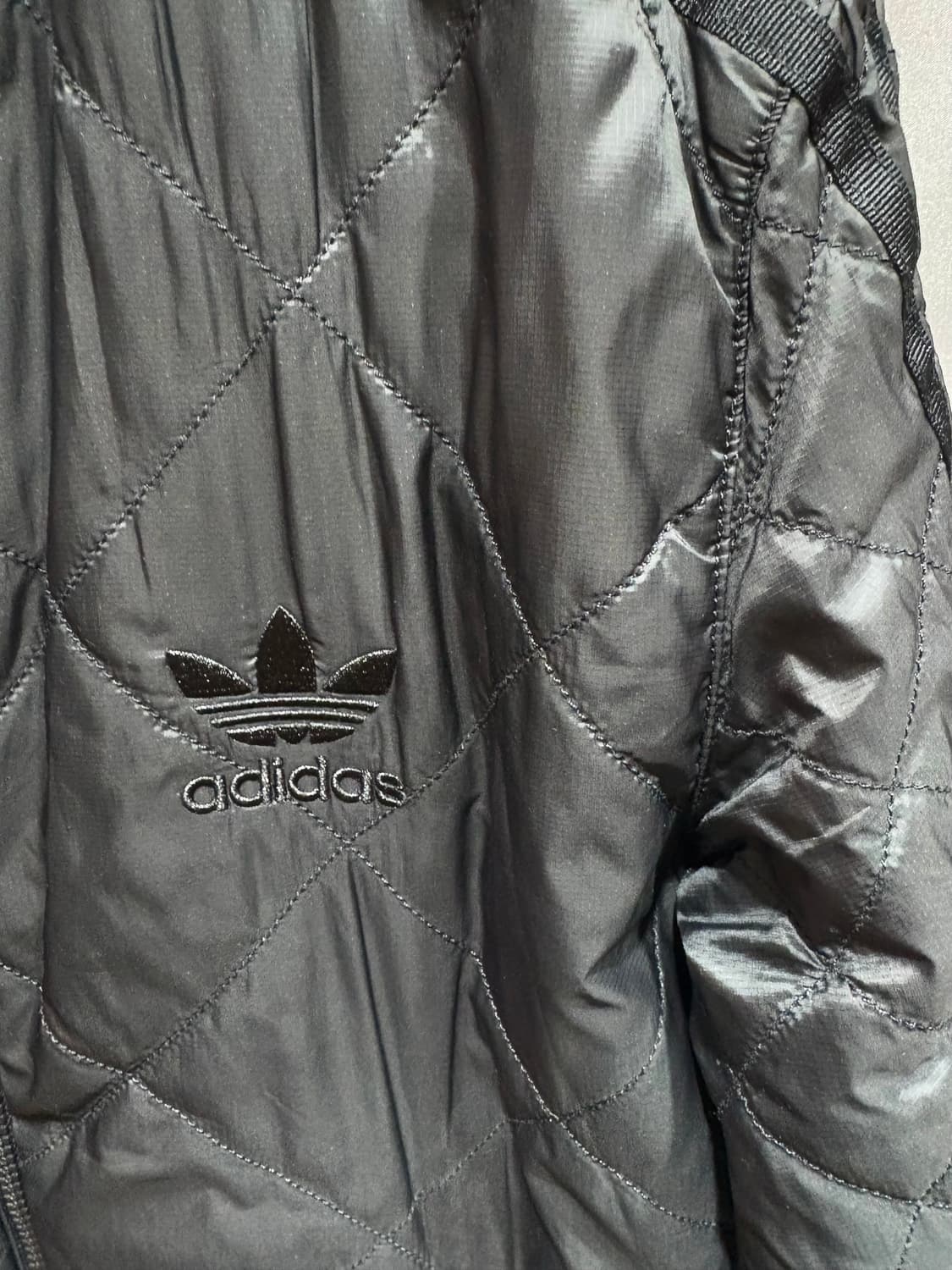 L 아디다스 파이어버드 퀼팅 블랙 블루종 상품이미지4