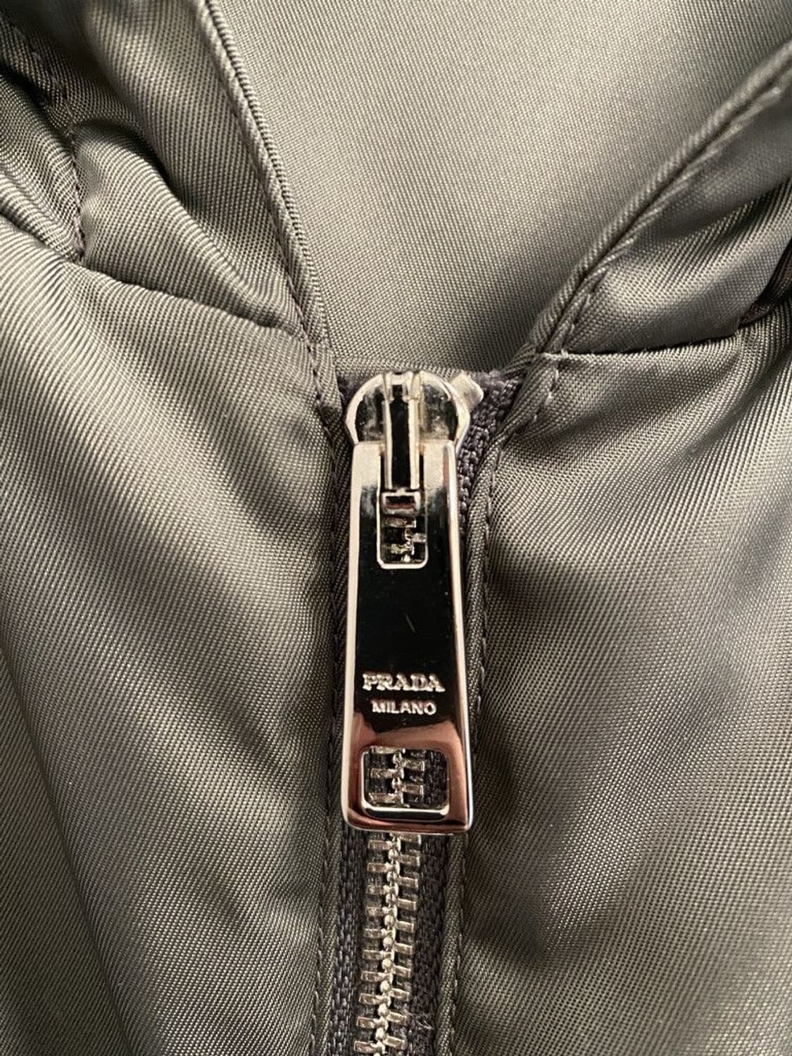 프라다 나일론 바람막이 xxl 상품이미지5