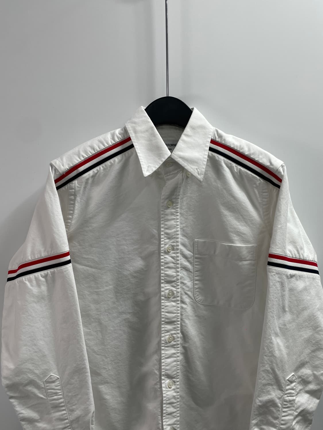 톰브라운 삼선 암밴드 옥스포드 셔츠 (on.722) 상품이미지2