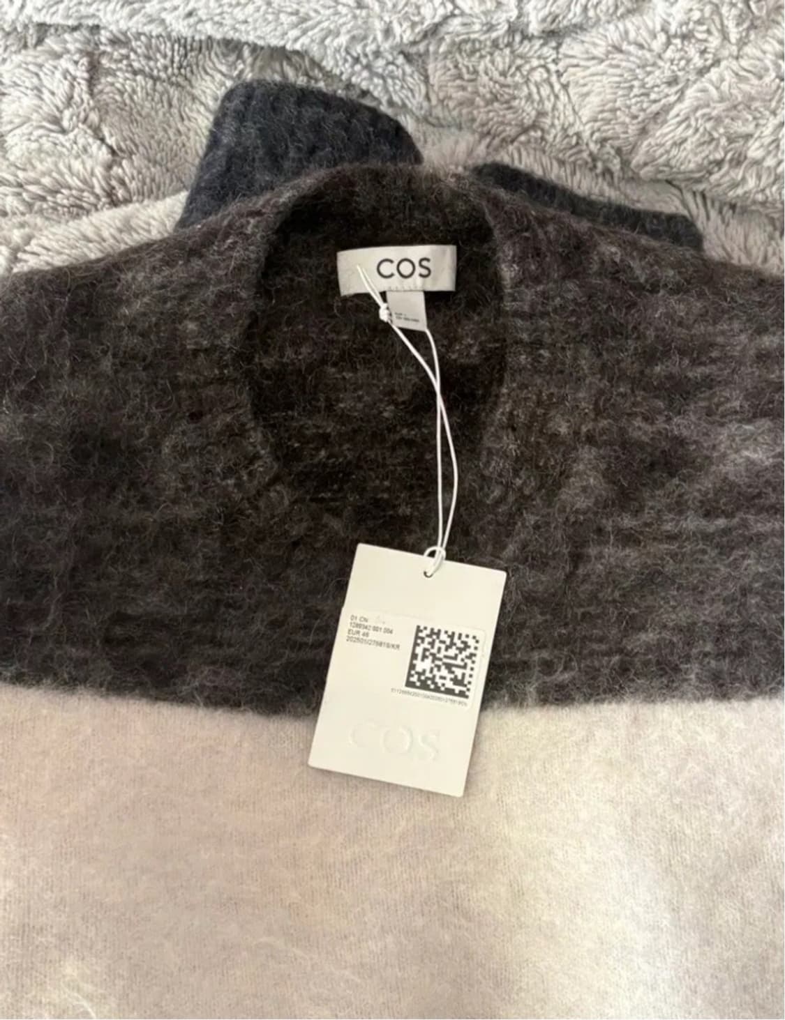 정가 25만) 코스 아워레가시맛 모헤어스웨터 cos 상품이미지3