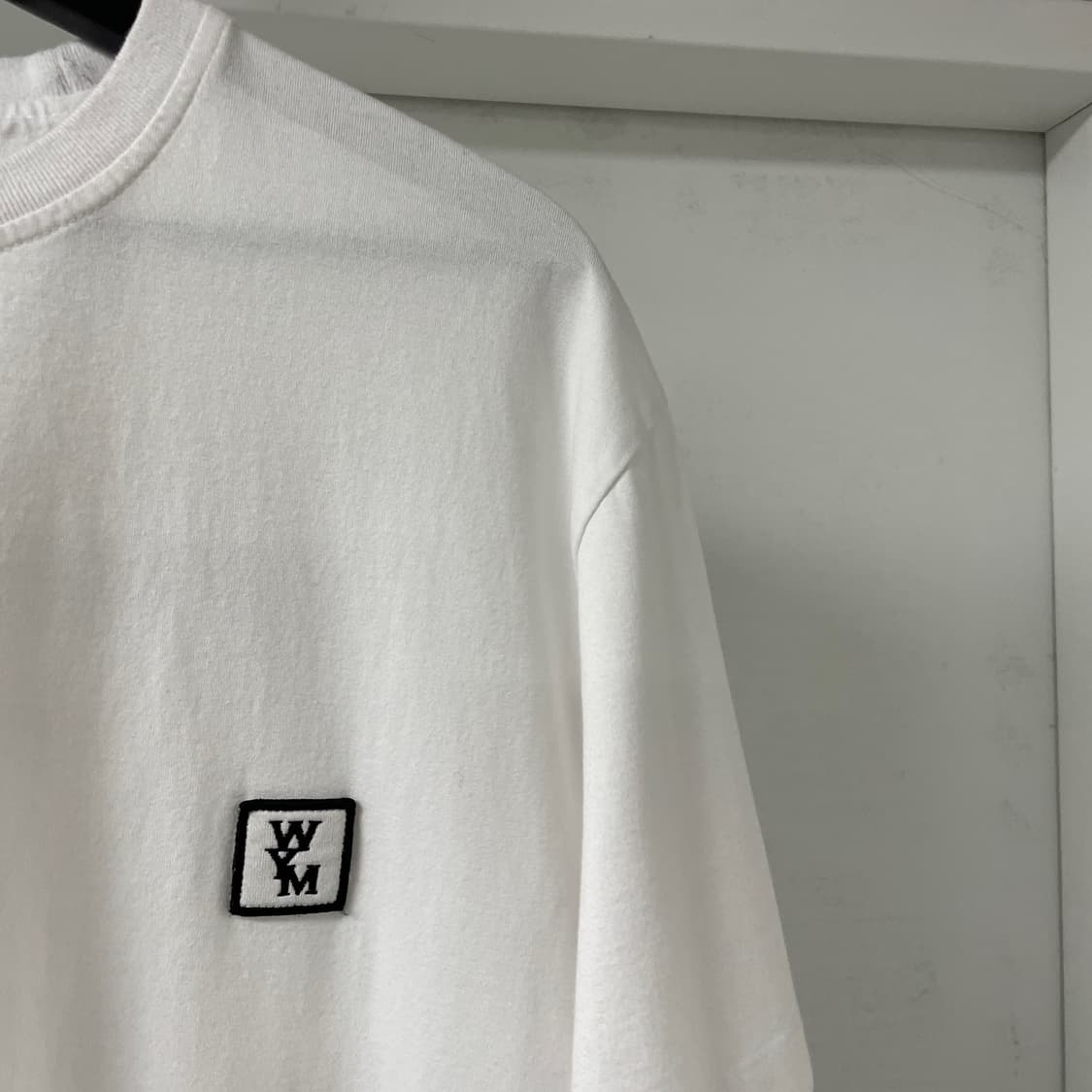 우영미 백로고 반팔 티셔츠 화이트 48 상품이미지5