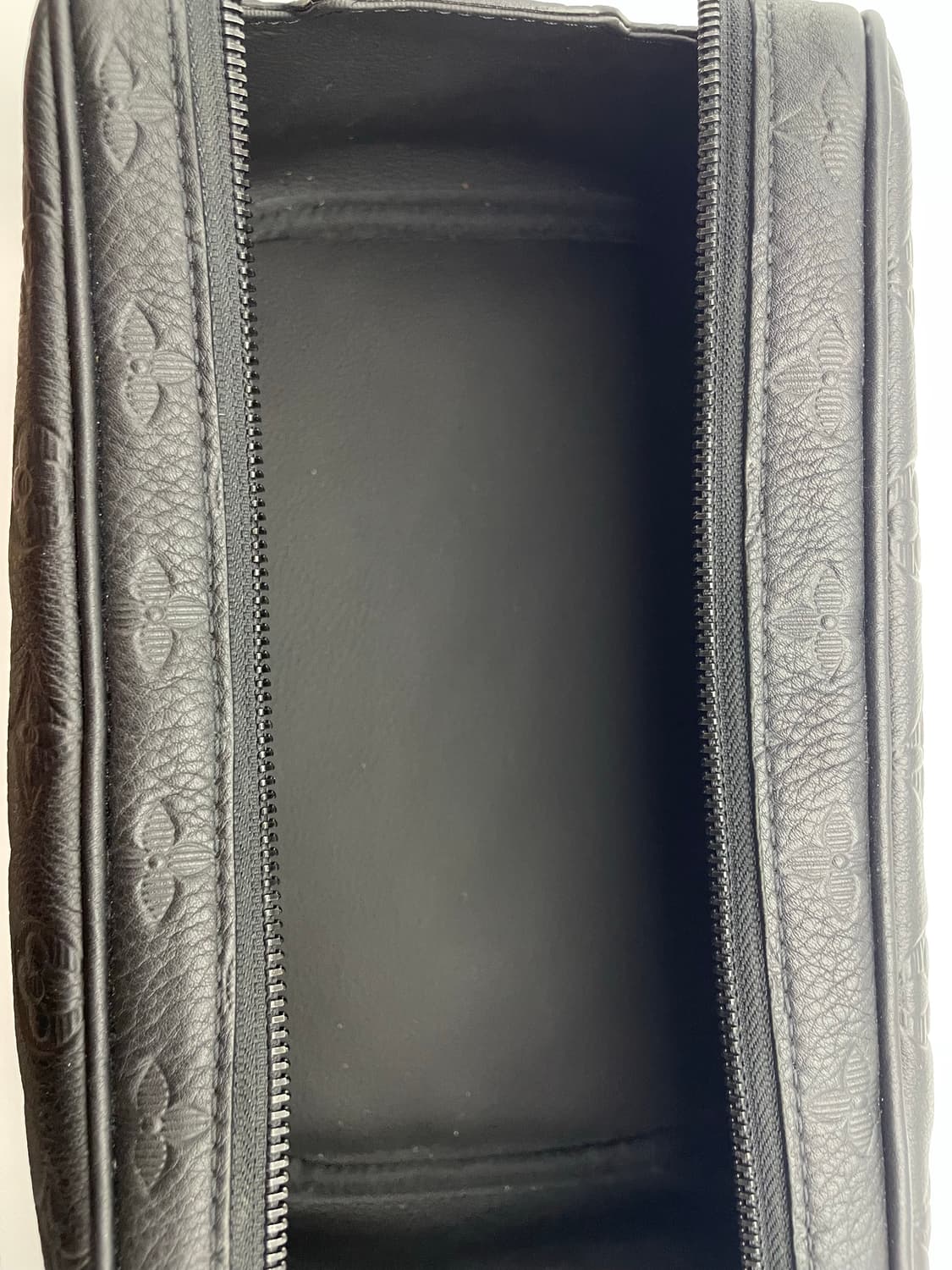 [새상품급] [풀구성] 루이비통 쉐도우 돕키트 클러치 상품이미지2