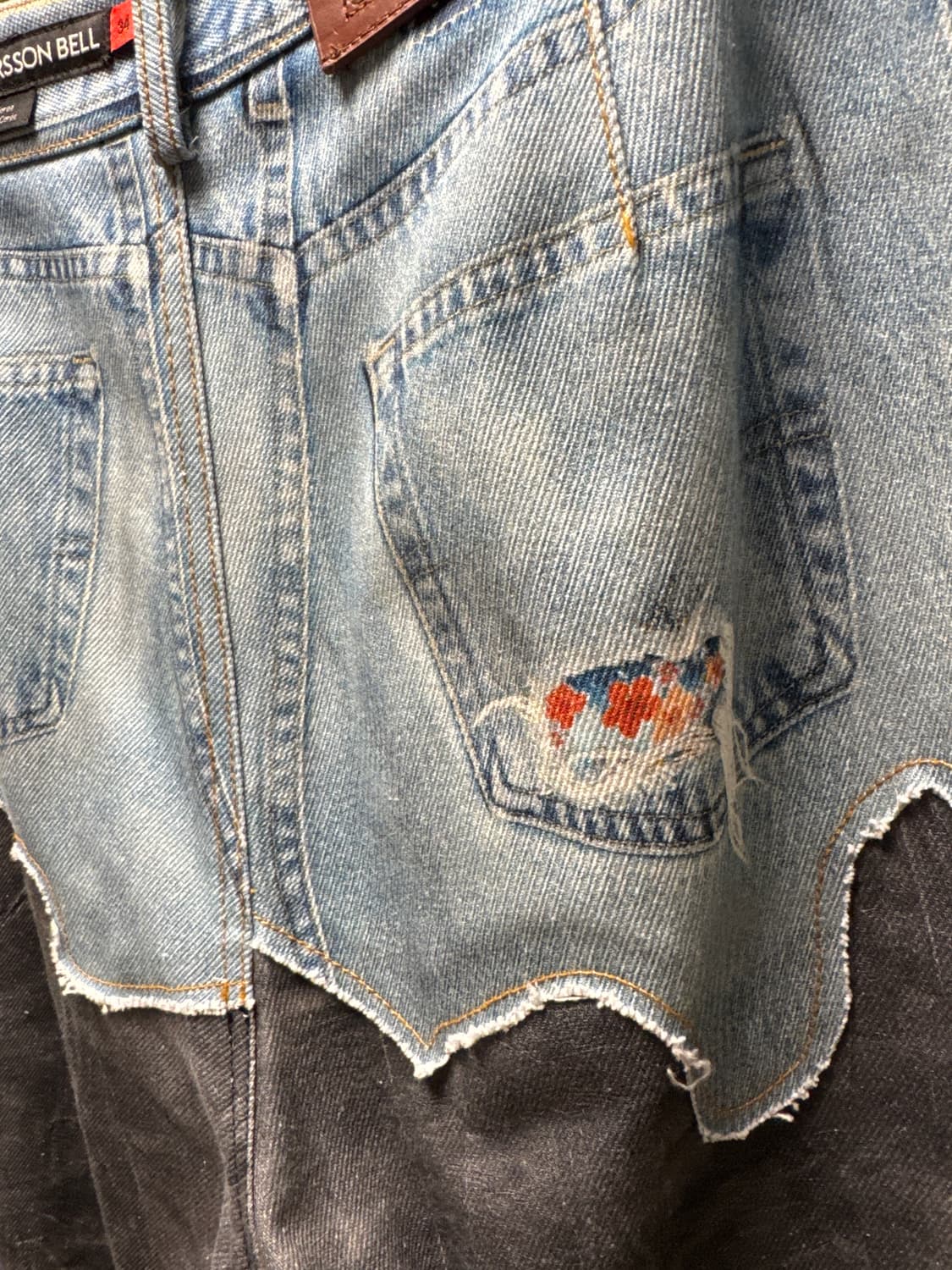 앤더슨벨 포데님 & 스크레치 레더 프린트 카고 팬츠 32 상품이미지10