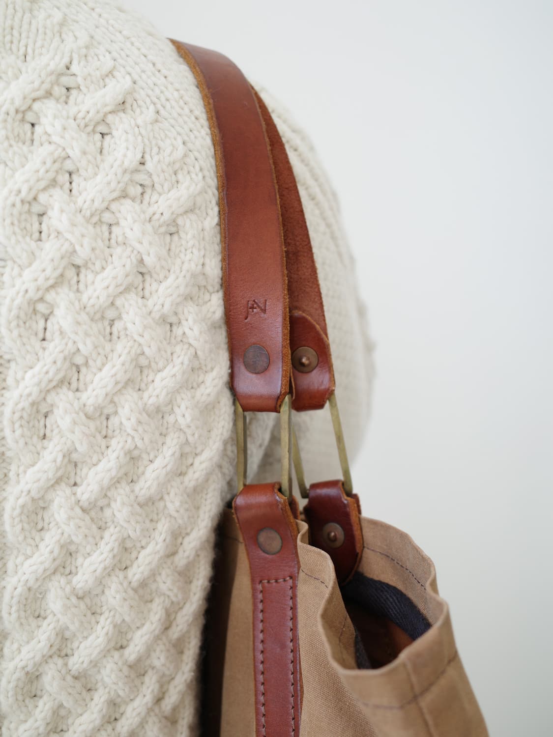 조슈아 벨라 왁스 캔버스/레더 토트백 상품이미지9