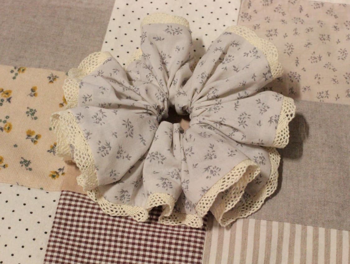 핸드메이드 연그레이 레이스 스크런치 상품이미지1