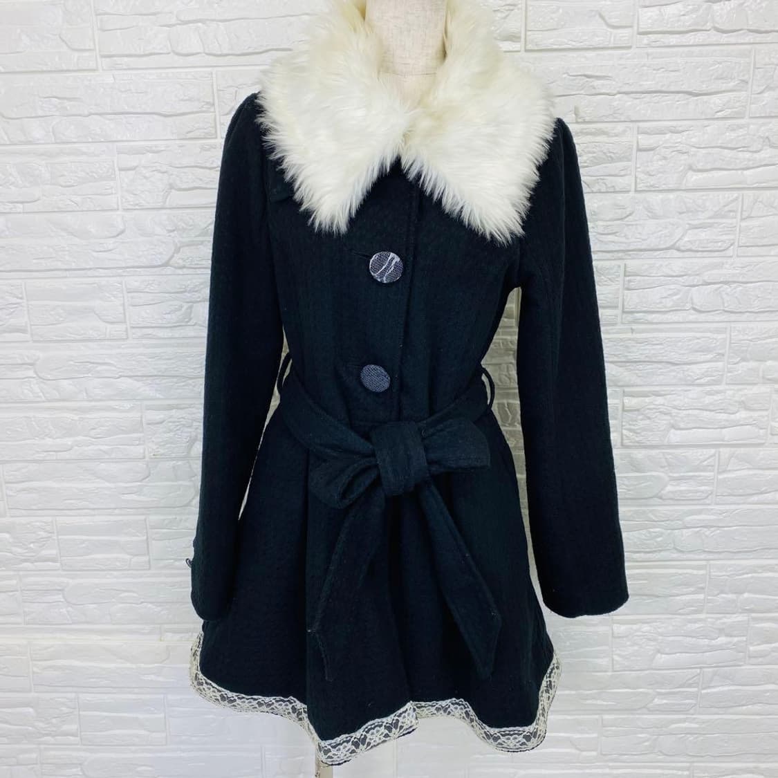 트랄라라 블랙 퍼 리본 코트 상품이미지1