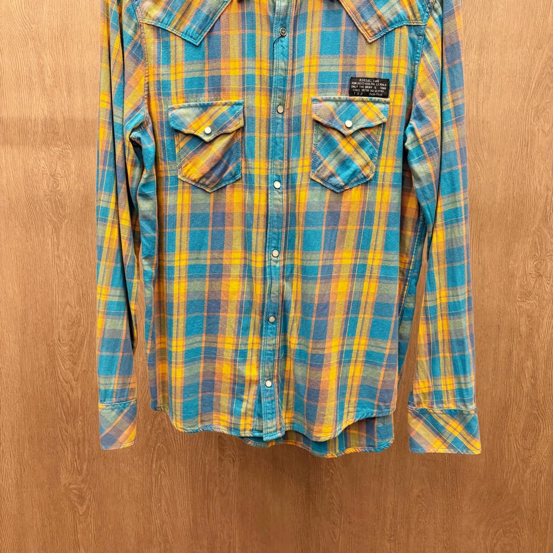 디젤 웨스턴 코튼 셔츠 체크 패턴 플랩 포켓 버튼 디테일 블루 옐로우 상품이미지5