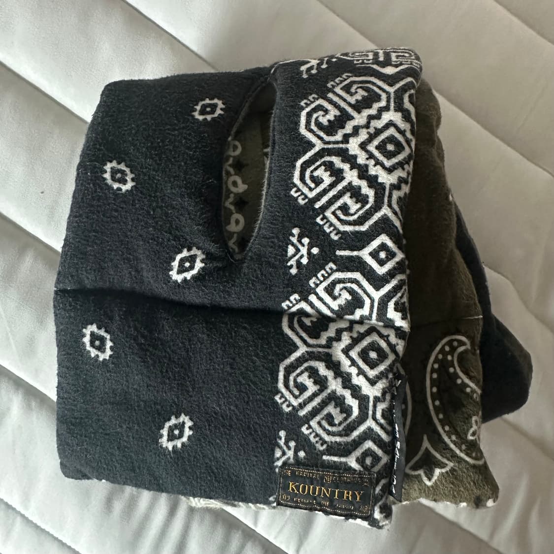 캐피탈 리버시블 반다나 머플러 블랙카키 상품이미지3