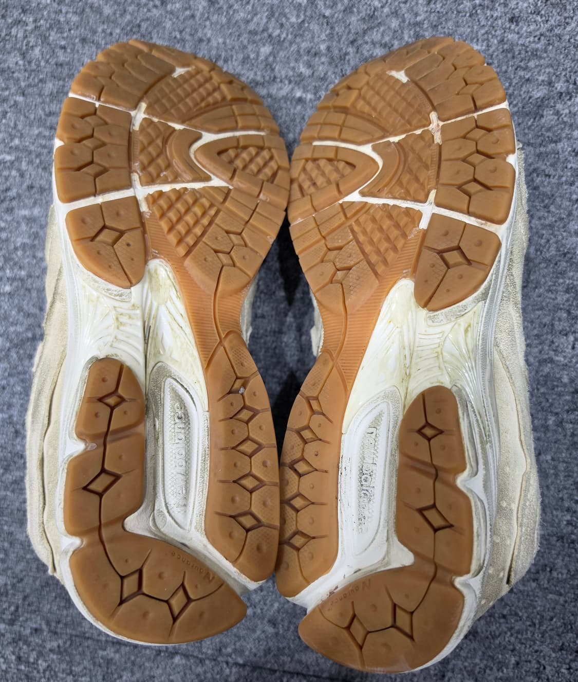 뉴발란스 2002R  프로텍션 팩 디스트레스드 빈티지 운동화 280 상품이미지8