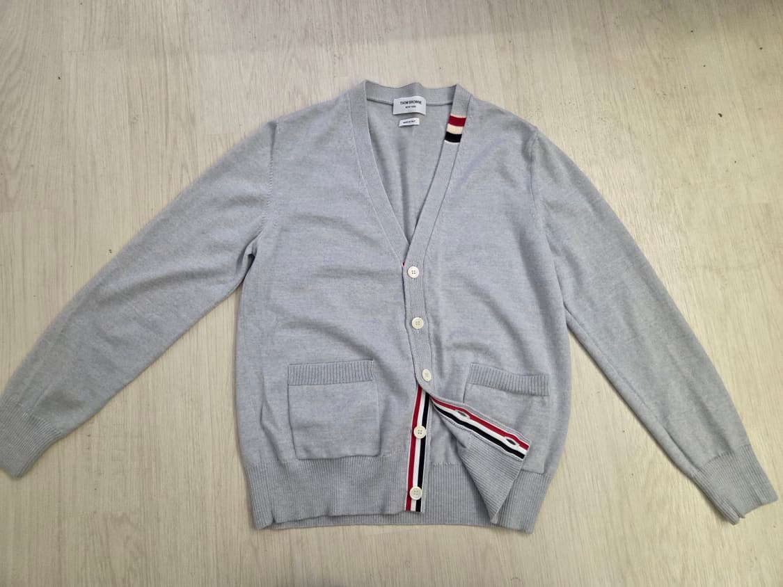 톰브라운 가디건 라이트 그레이 2 상품이미지1
