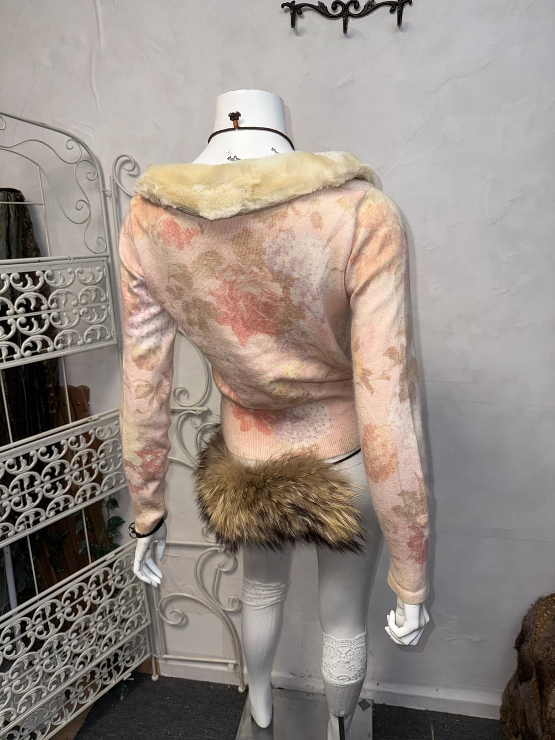 Baby pink vintage rose fur trimming 가디건 상품이미지3