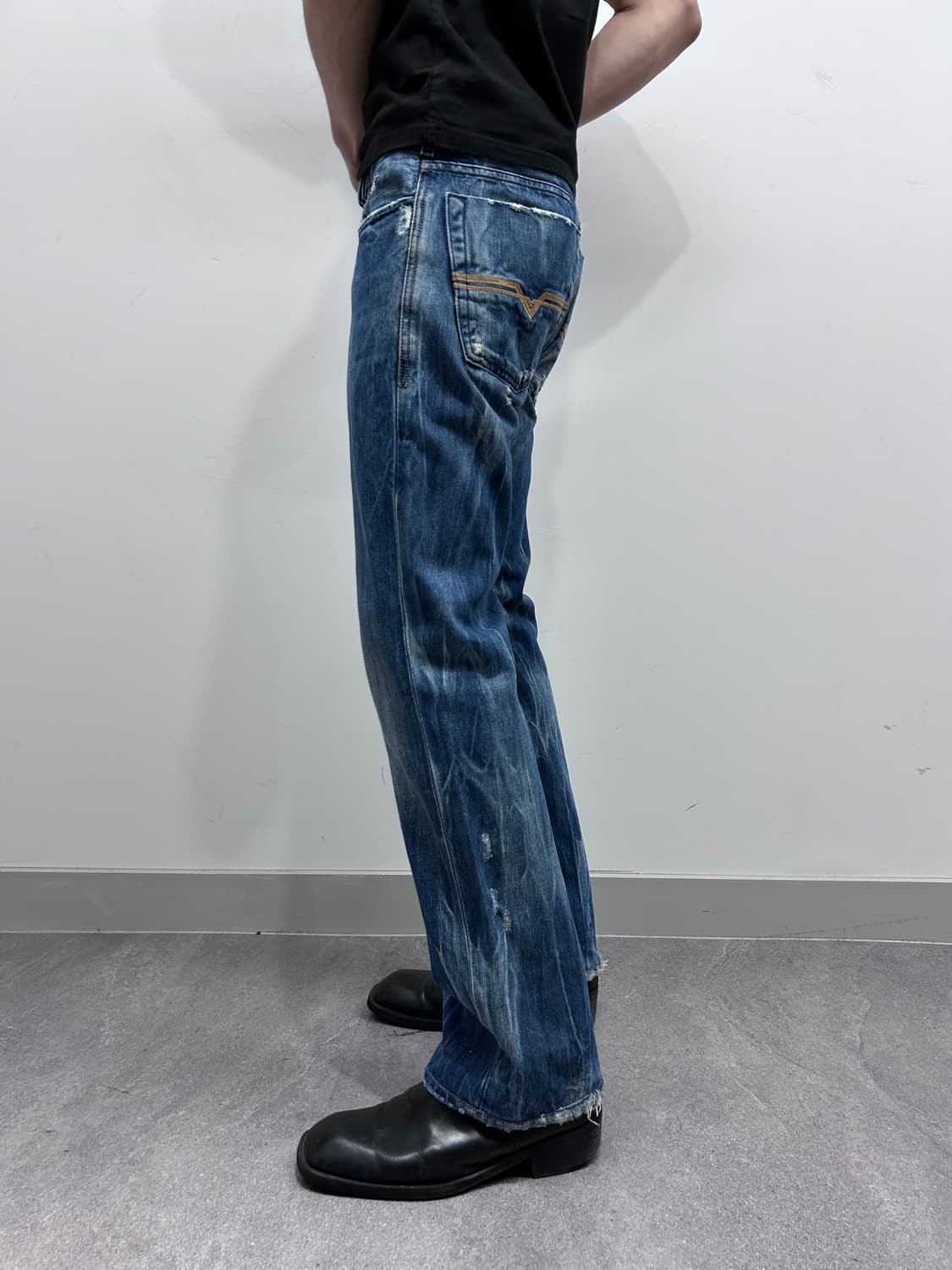 디젤 자티니 크랙 워싱 데님 팬츠 상품이미지2