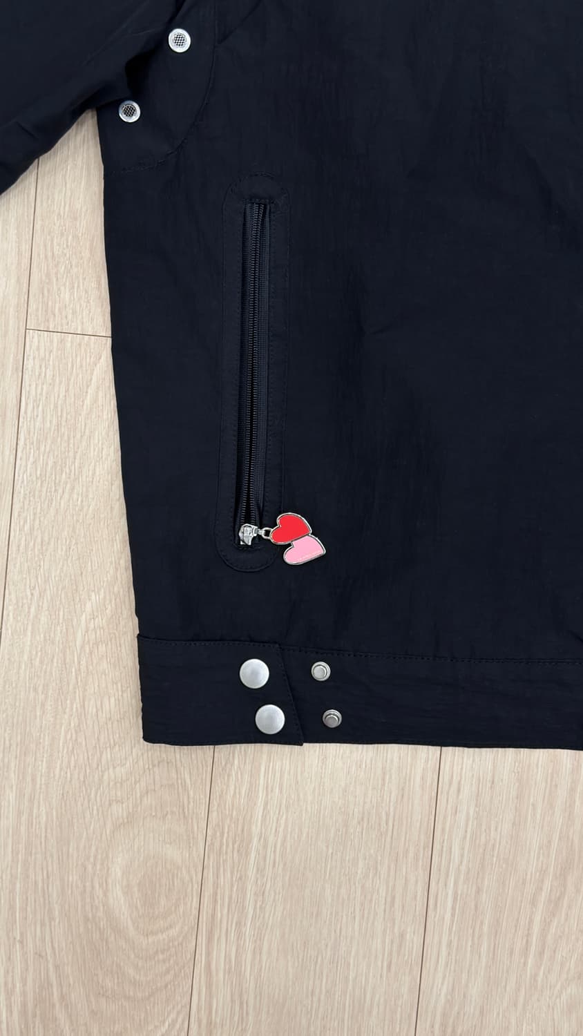 현재 단종된 더뮤지엄비지터 블랙 하트 포인트 자켓 M 상품이미지4