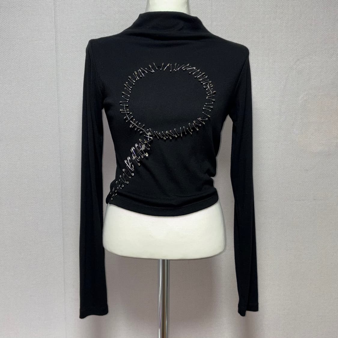 pin detail crop tee 상품이미지1