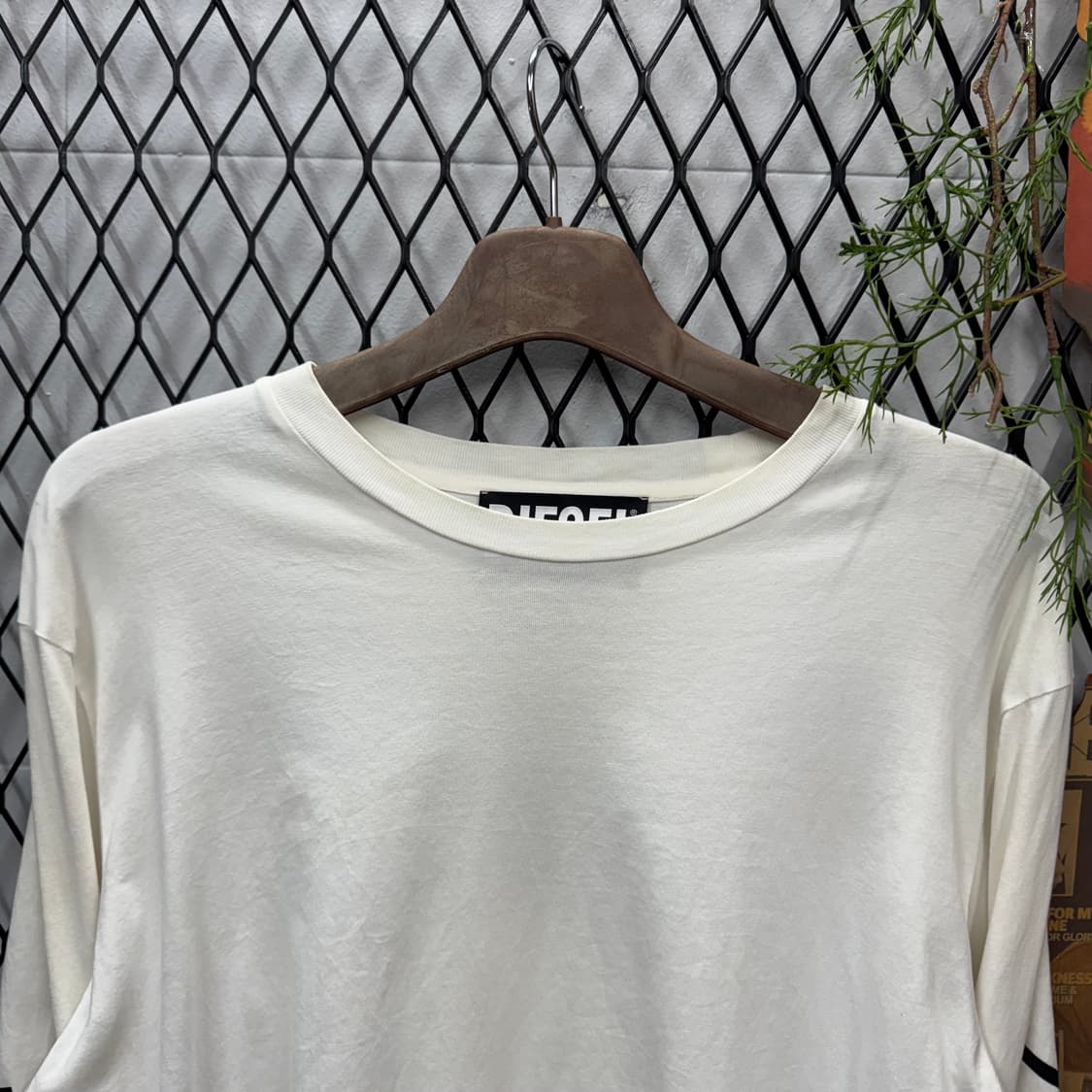 디젤 재패니즈 캐릭터 그래픽 롱슬리브 사이드 레터링 포인트 화이트 상품이미지3