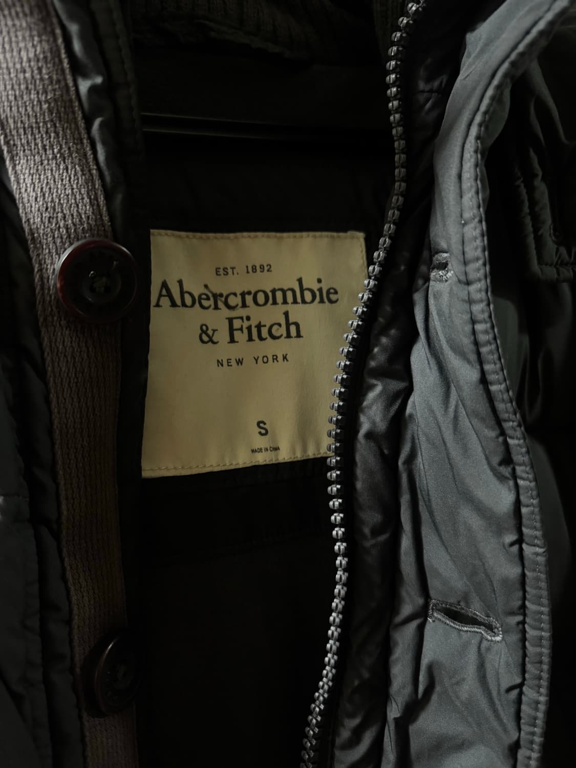 아베크롬비 네이비 숏 패딩 (S) 실 사이즈 95 상품이미지3