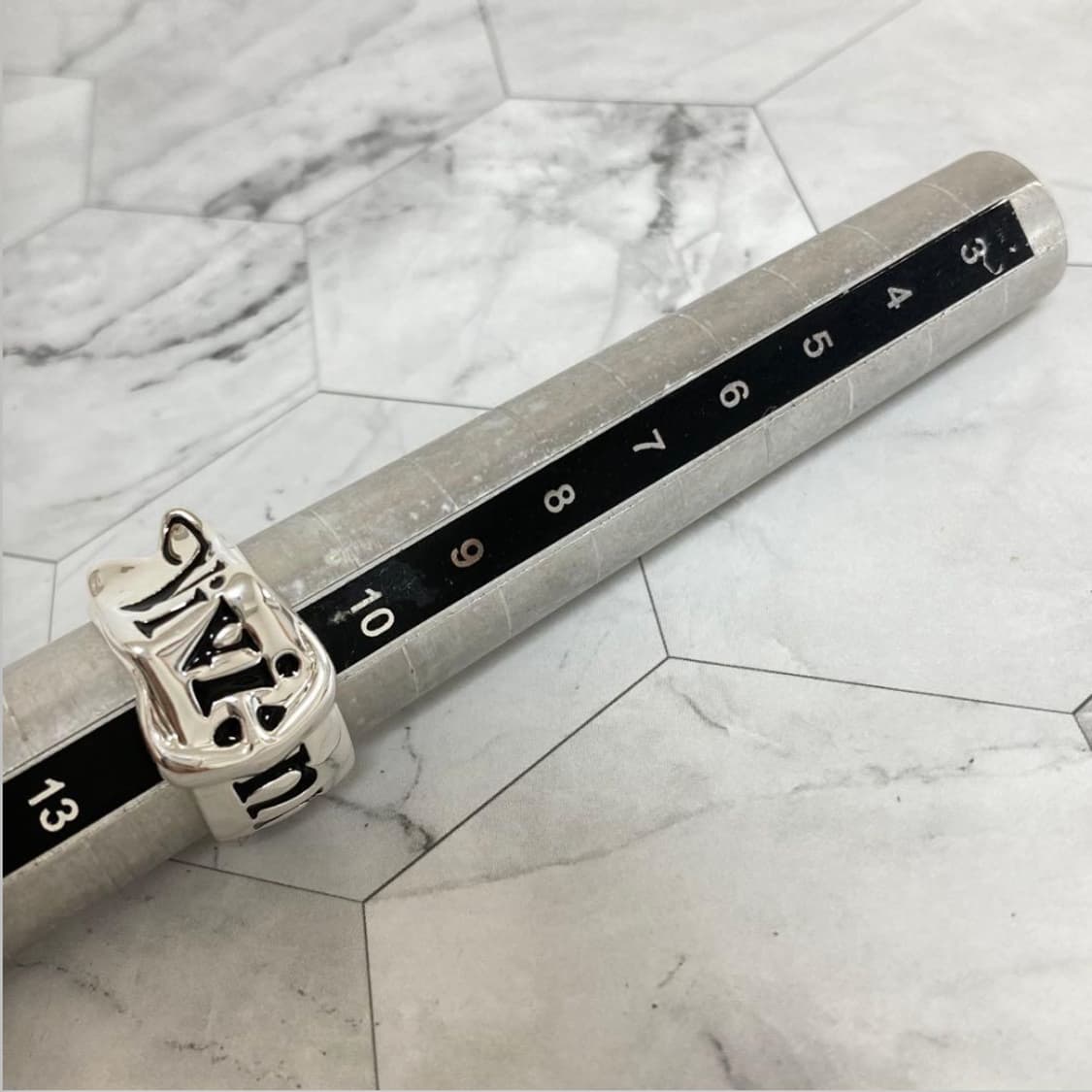 비비안 웨스트우드 아카이브 레터링 로고 각인 벨트링 반지 상품이미지8