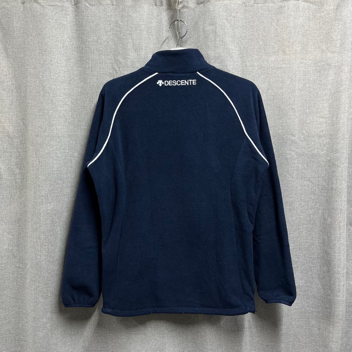 [100] 데상트 네이비 폴라 플리스 하프집업 긴팔티 상품이미지4