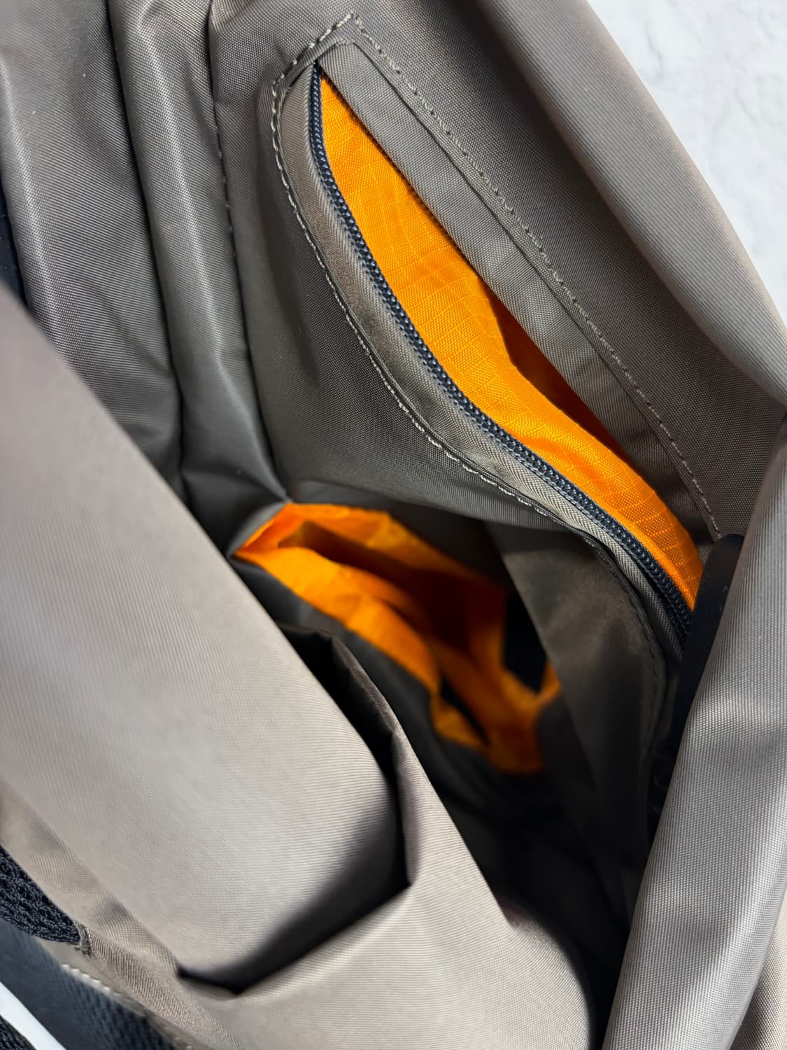 Y'SACCS by 요지 야마모토 3D 멀티 포켓 코듀라 백팩 상품이미지6