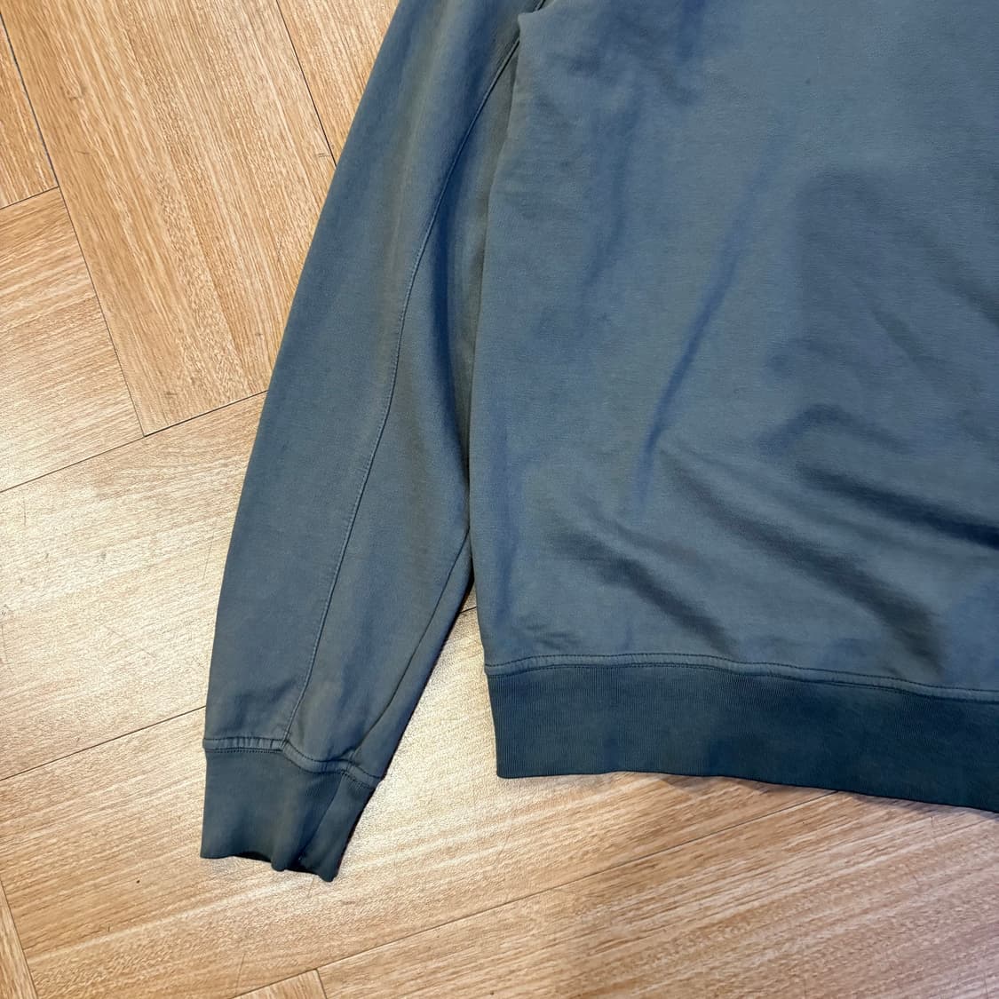 씨피컴퍼니 리 컬러 차콜 렌즈 롱슬리브 상품이미지4